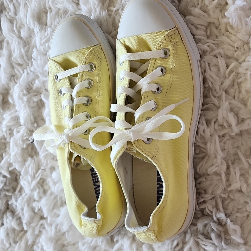 Yellow converse